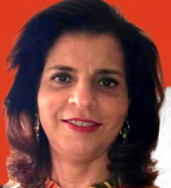 Fotografia do rosto de Flavia Piva, mulher de cerca de 40 anos. Seu rosto ovalado exibe cabelos curtos e sobrancelhas finas. A maquiagem destaca seus olhos com sombra preta e um batom vermelho. O fundo é digitalmente colorido com tons de vermelho e branco.